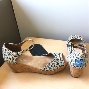 Tom's canvas espadrilles size 8